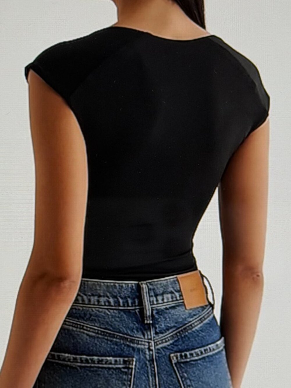 Express body contour high compress scoop neck cap sleeve bodysuit - Picture 2 of 9